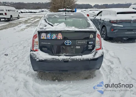 2013 Toyota Prius z USA, uszkodzony, nr VIN JTDKN3DU2D1728010